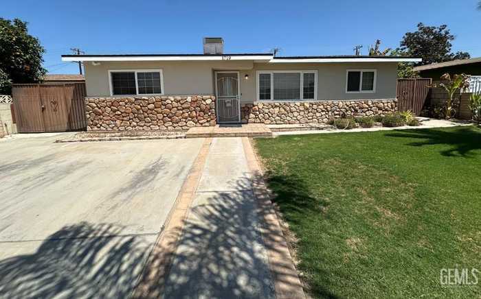 photo 1: 1719 8th Avenue, Delano CA 93215