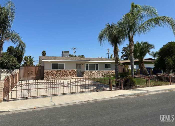 photo 2: 1719 8th Avenue, Delano CA 93215