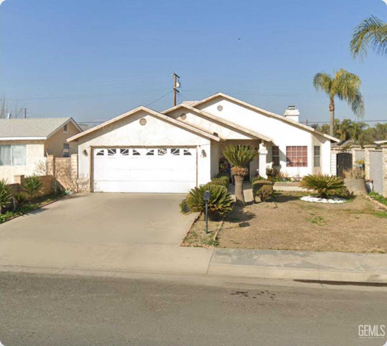 photo 1: 725 18th Place, Delano CA 93215