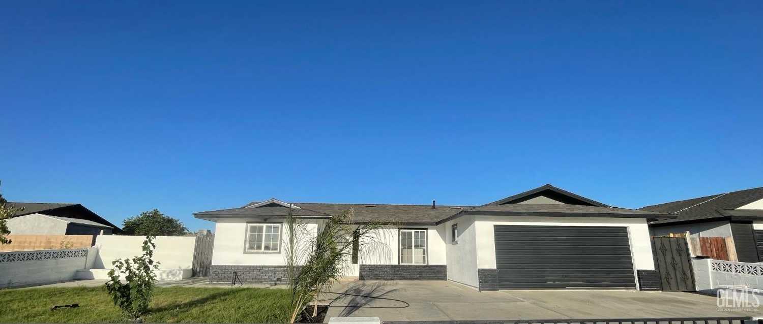 photo 1: 1832 Randolph Street, Delano CA 93215