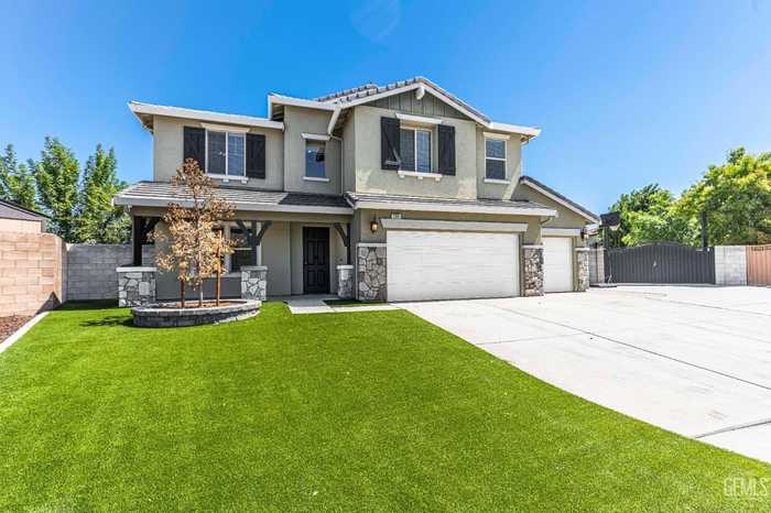 photo 2: 700 Christensen Court, Bakersfield CA 93314