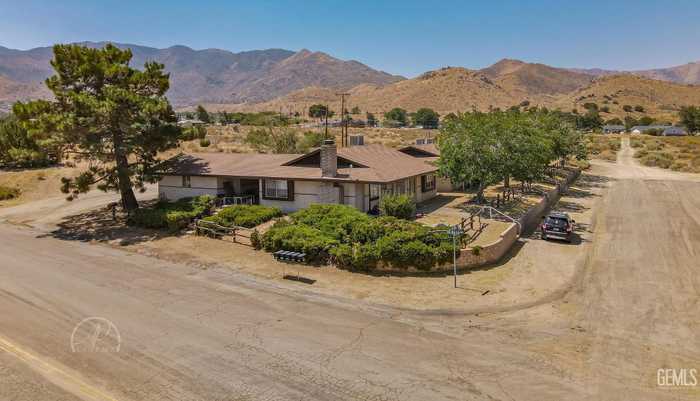 photo 2: 4670 Cortina Drive, Lake Isabella CA 93240