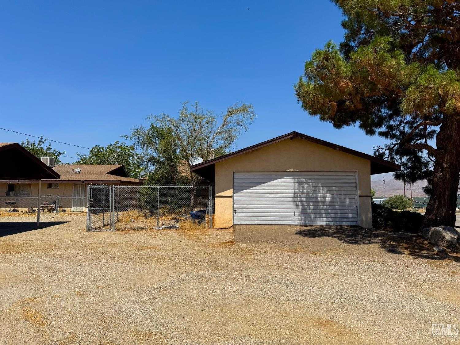 photo 3: 4670 Cortina Drive, Lake Isabella CA 93240