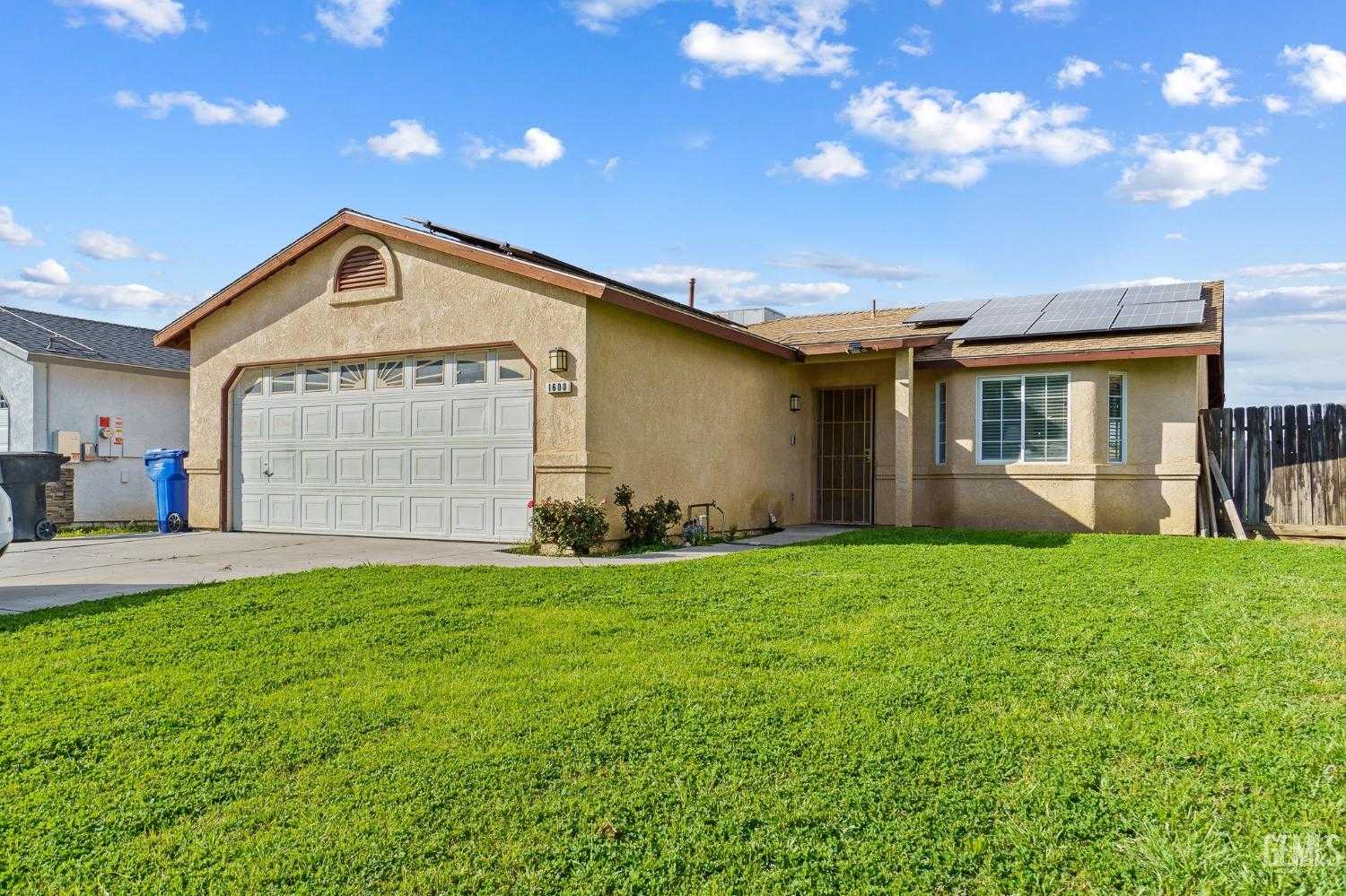 photo 1: 1600 Lilac Court, Wasco CA 93280