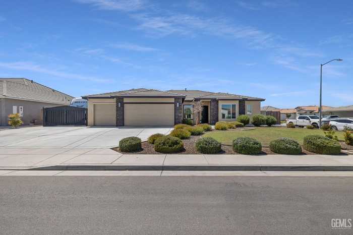 photo 2: 711 Menlo Court, Bakersfield CA 93314