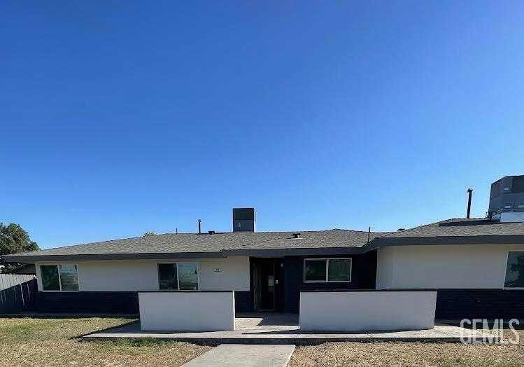 photo 1: 1920 1920 Kathryn Court, Bakersfield CA 93312