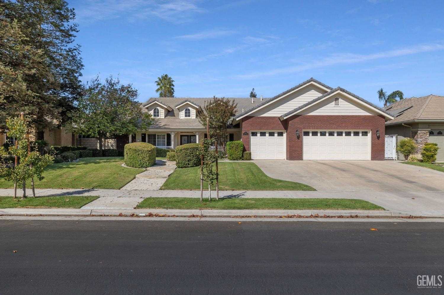 photo 1: 11410 Covent Gardens Drive, Bakersfield CA 93311