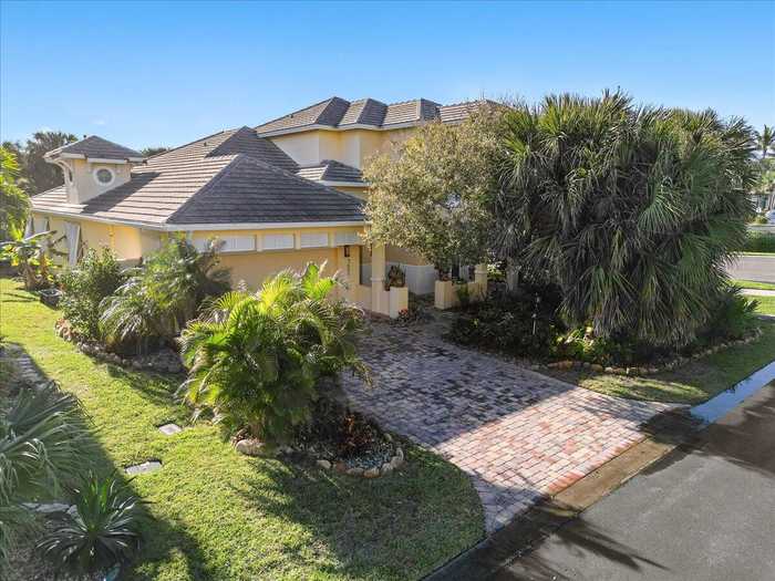 photo 1: 7608 Kiawah, Melbourne Beach FL 32951