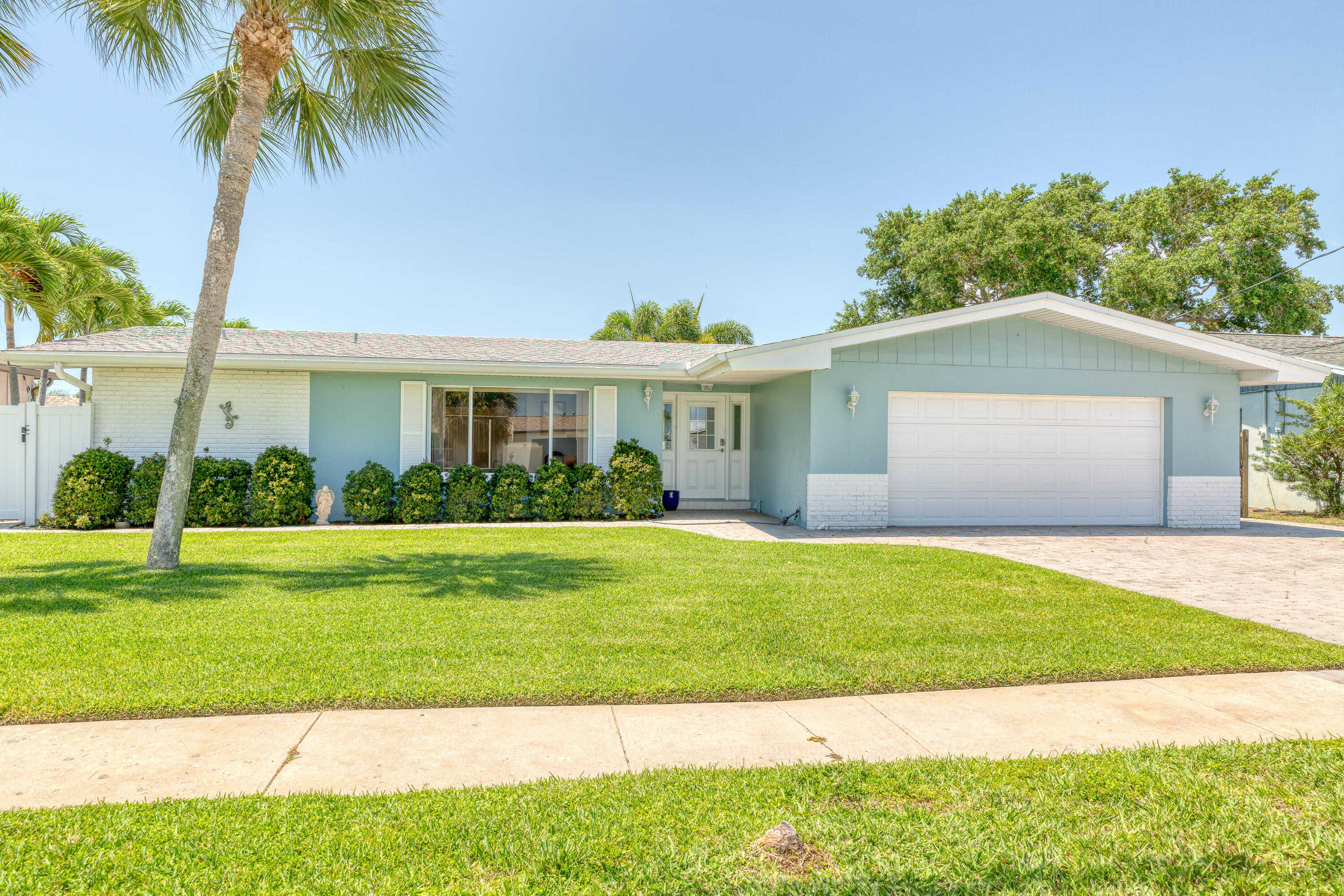 photo 1: 1695 Rochelle Parkway, Merritt Island FL 32952