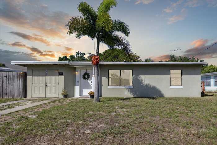 photo 1: 601 Gardenia Drive, Melbourne FL 32901