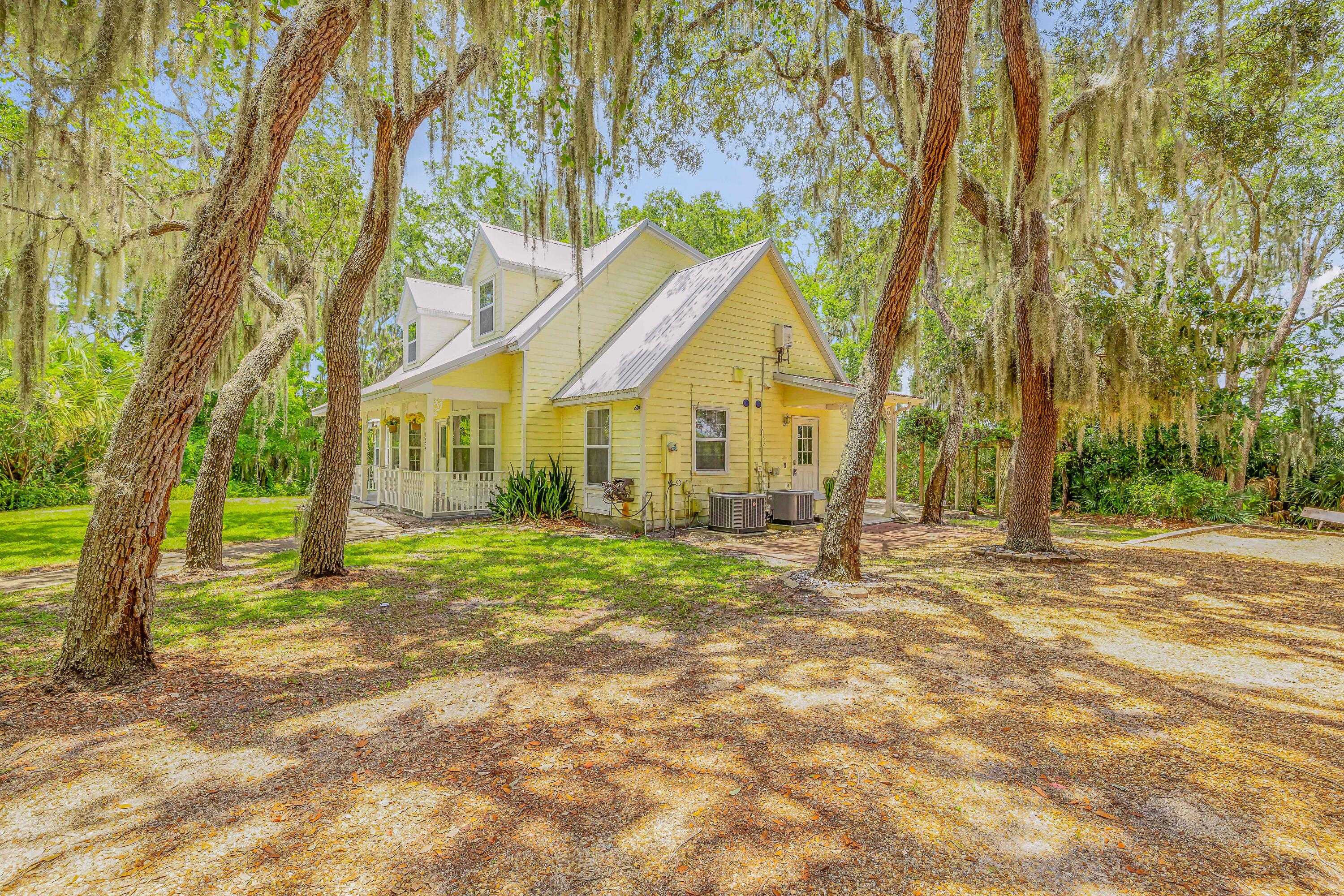 photo 3: 102 S Singleton Avenue, Titusville FL 32796