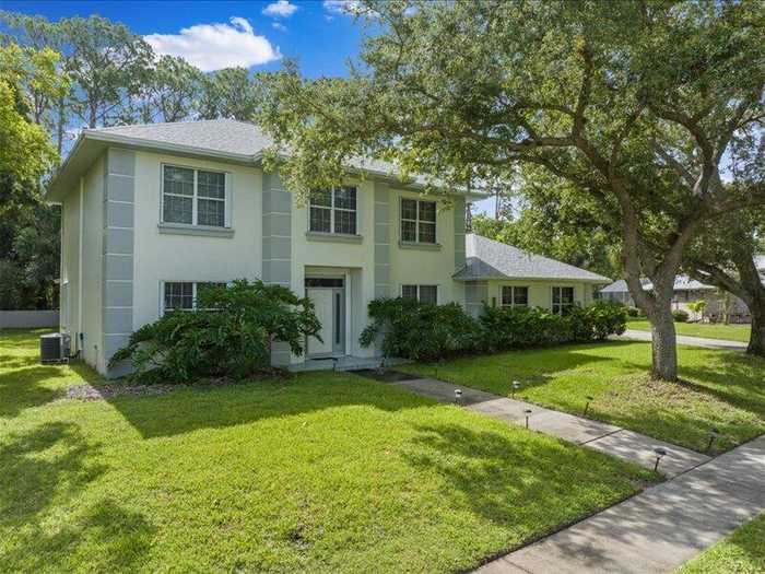 photo 1: 578 Lake Ashley Circle, Melbourne FL 32904