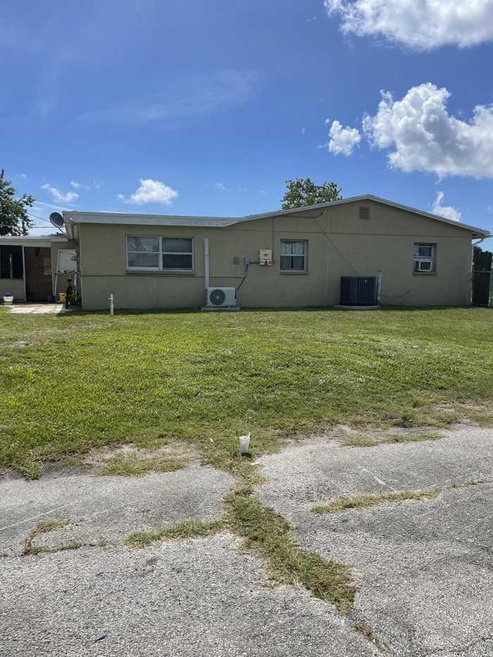 photo 2: 1968 Nottingham Rd, Melbourne FL 32935