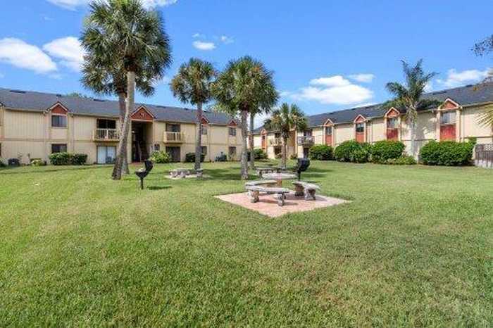 photo 1: 2130 Forest Knoll Drive NE Unit 103, Palm Bay FL 32905