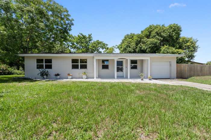 photo 2: 824 Glenmore Circle, Melbourne FL 32901