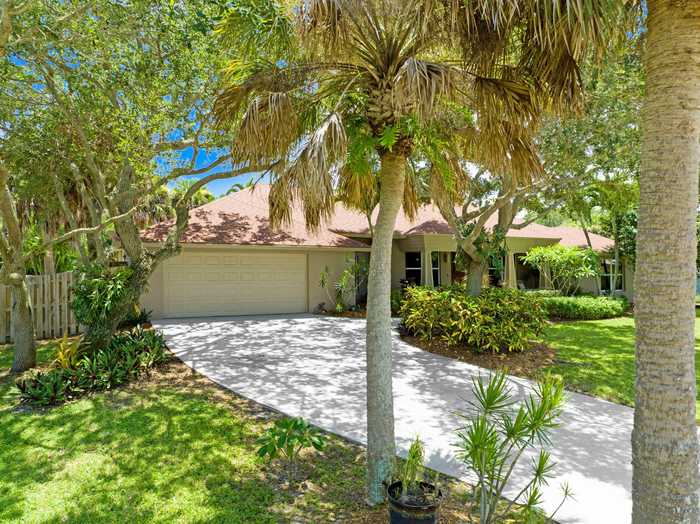 photo 2: 275 Heron Drive, Melbourne Beach FL 32951