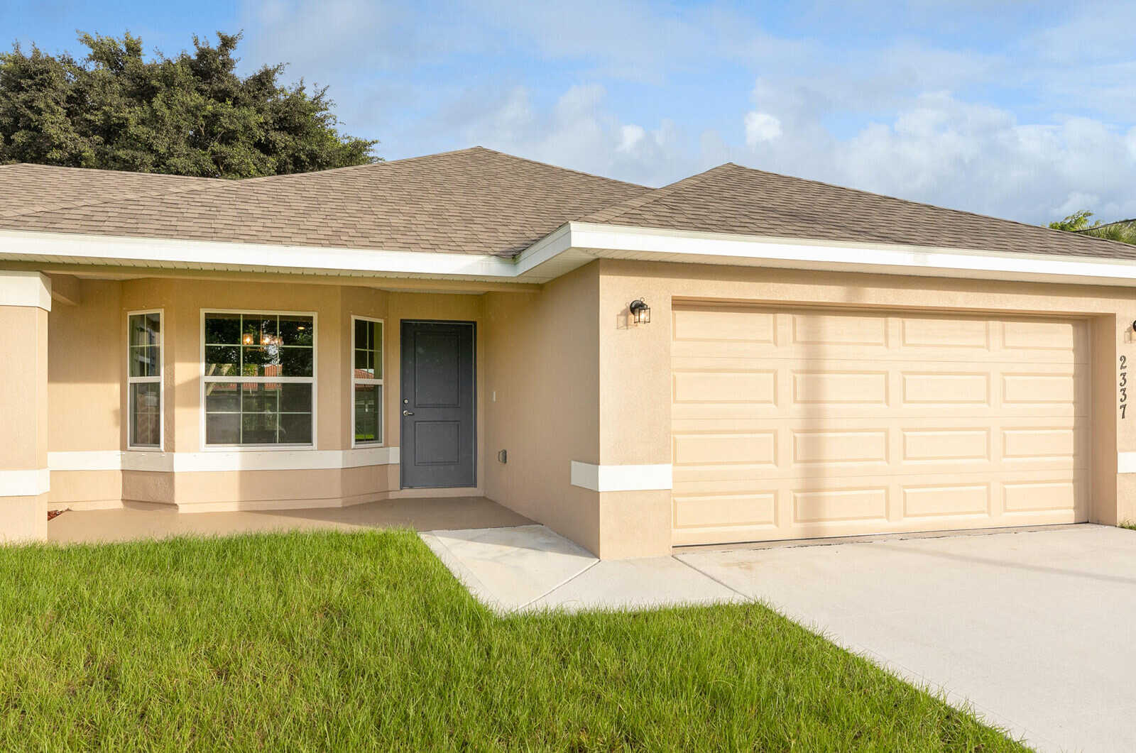 photo 3: 482 San Pedro Avenue SW, Palm Bay FL 32908