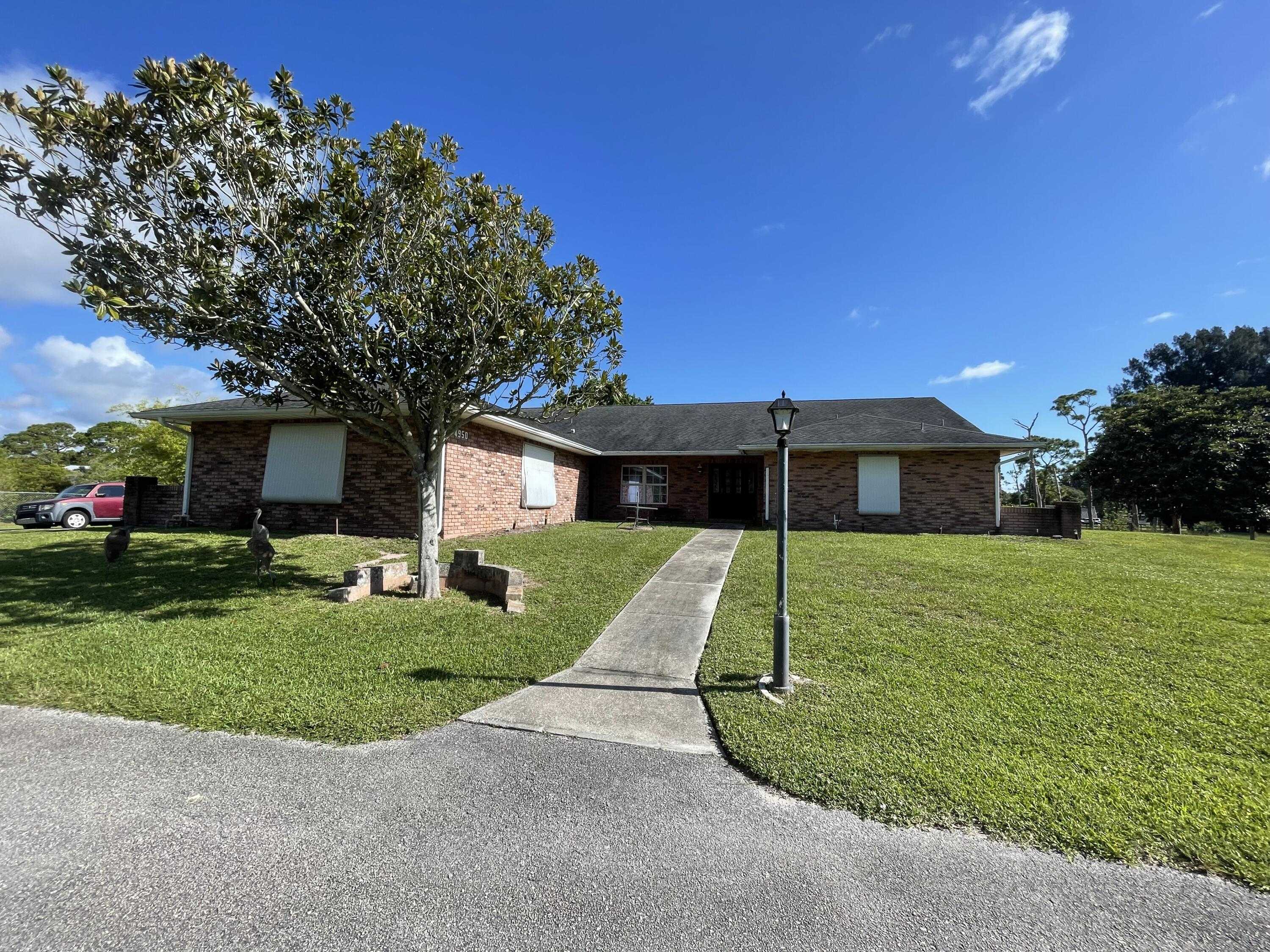 photo 1: 4950 Country Place, Grant FL 32949