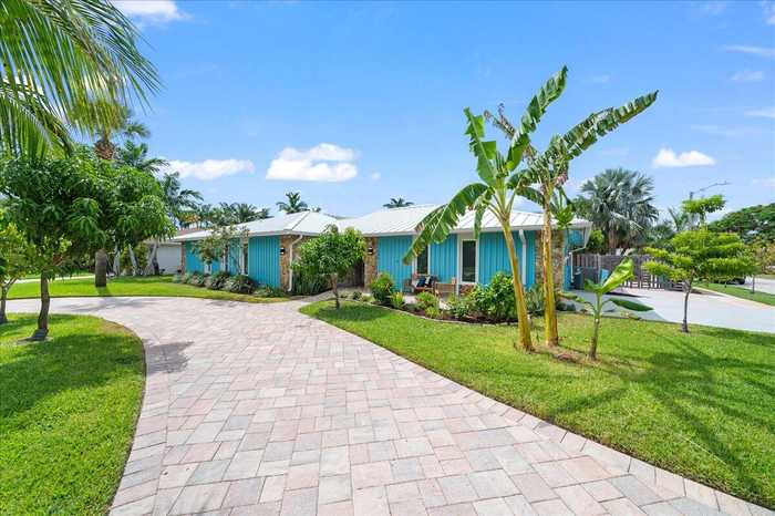 photo 1: 558 W Amherst Circle, Satellite Beach FL 32937