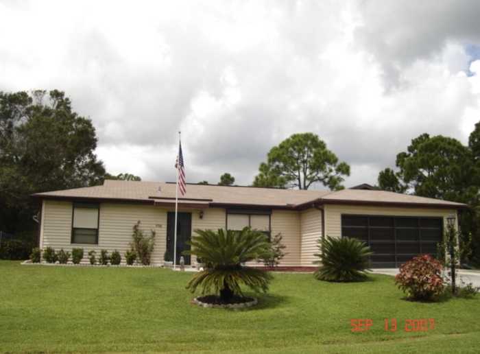 photo 1: 556 Carpenter Avenue NW, Palm Bay FL 32907