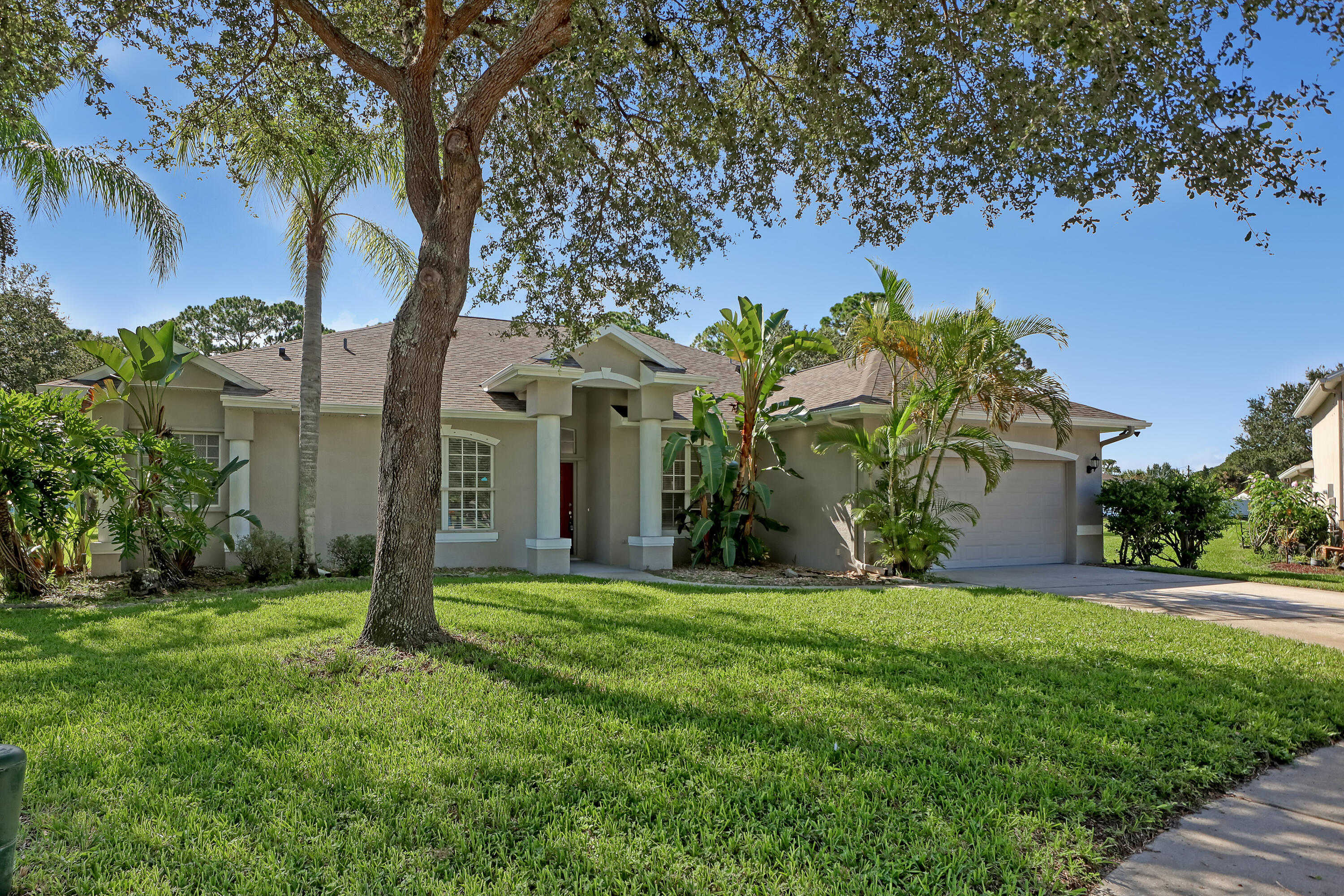 photo 2: 996 SE Gardenbrook Court, Palm Bay FL 32909