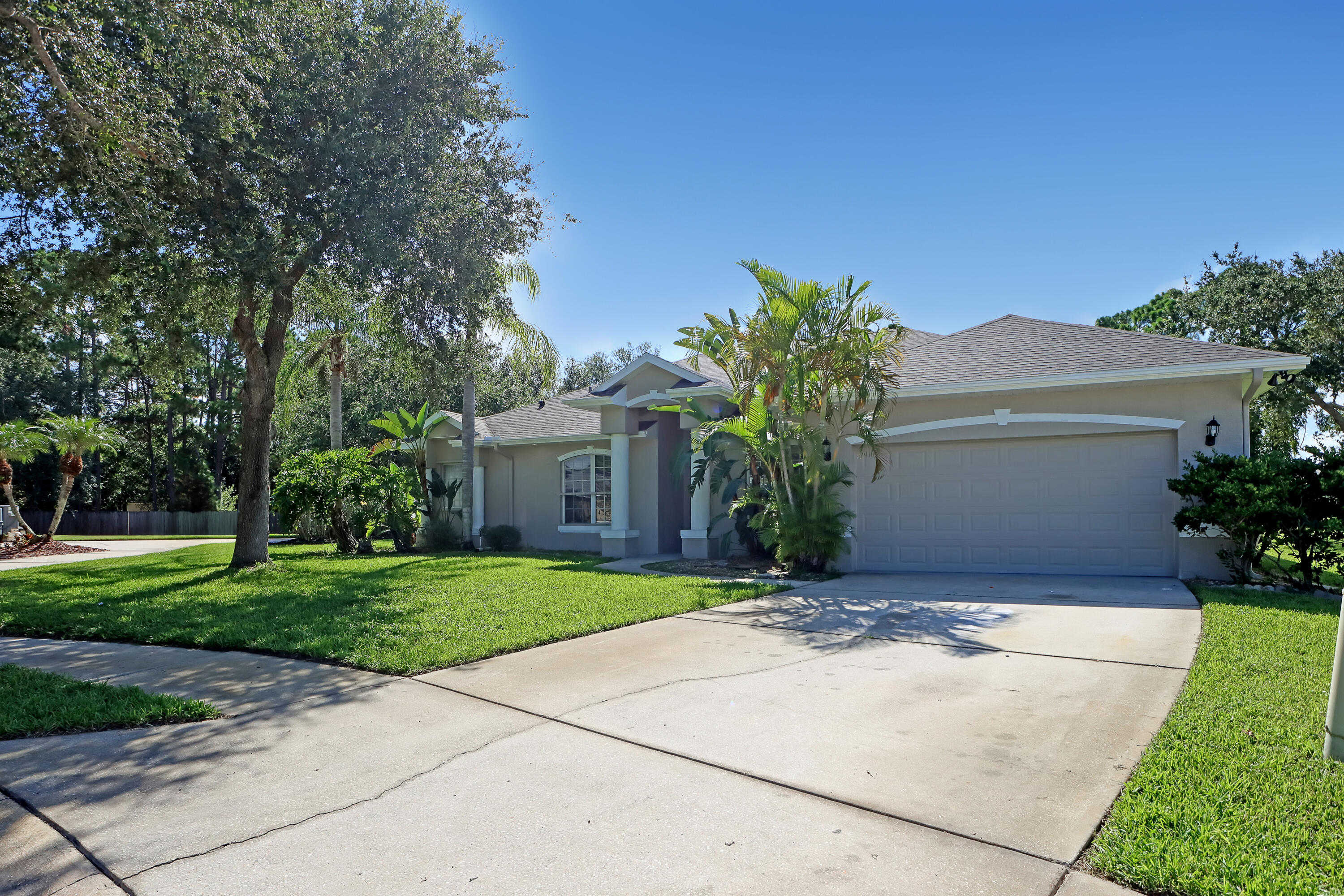 photo 3: 996 SE Gardenbrook Court, Palm Bay FL 32909