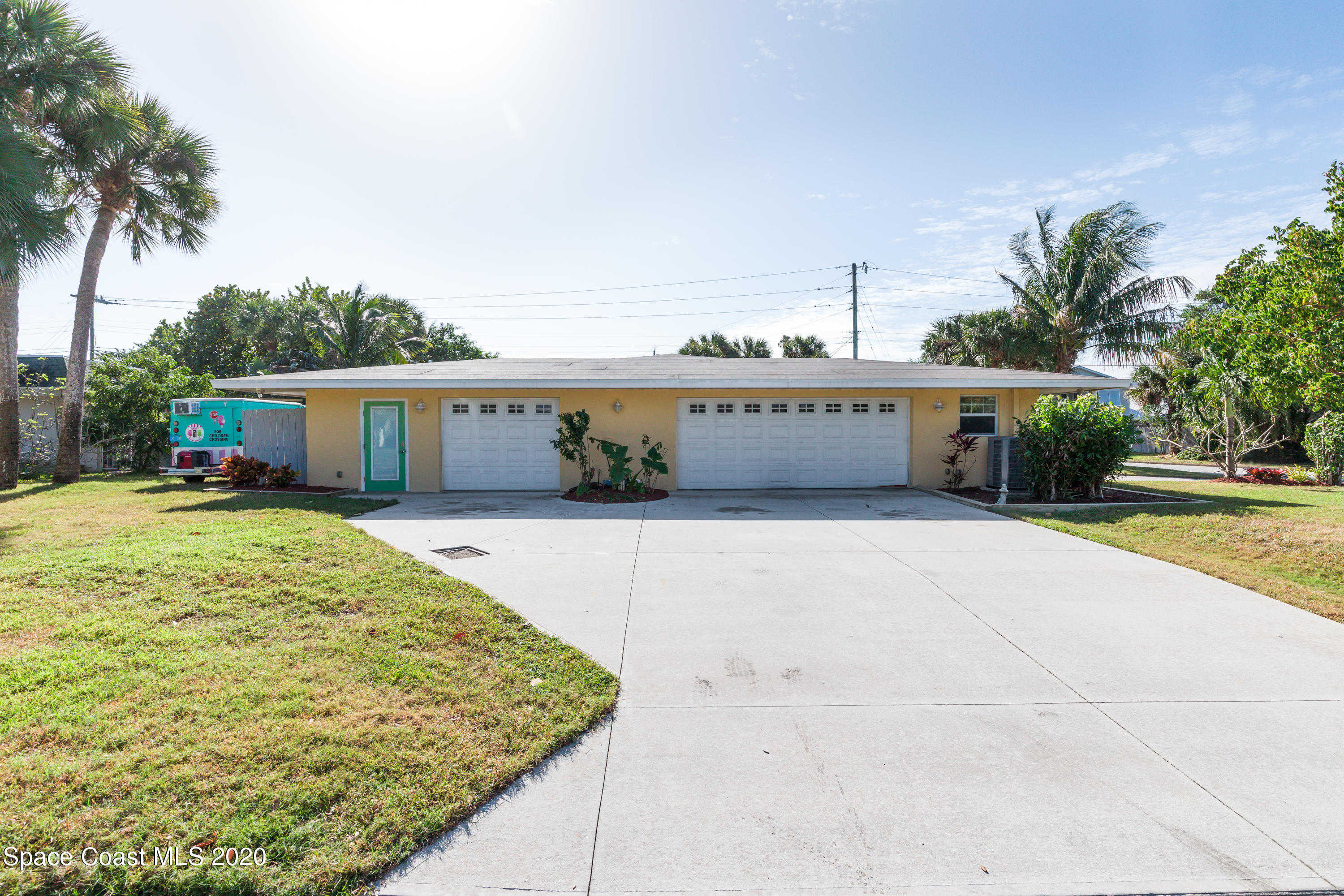 photo 2: 901 S Palm Avenue, Indialantic FL 32903