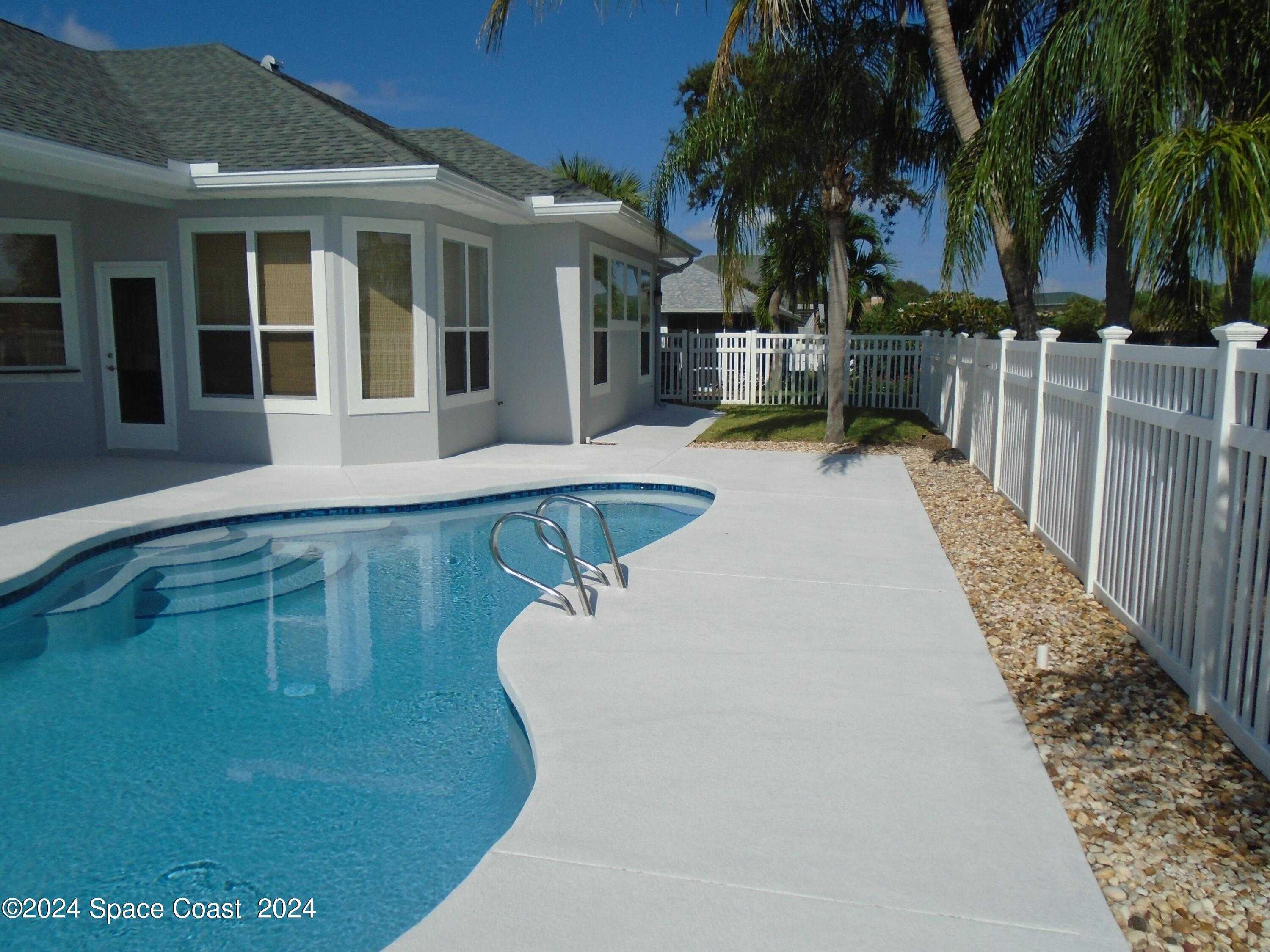 photo 3: 562 Sanderling Drive, Indialantic FL 32903