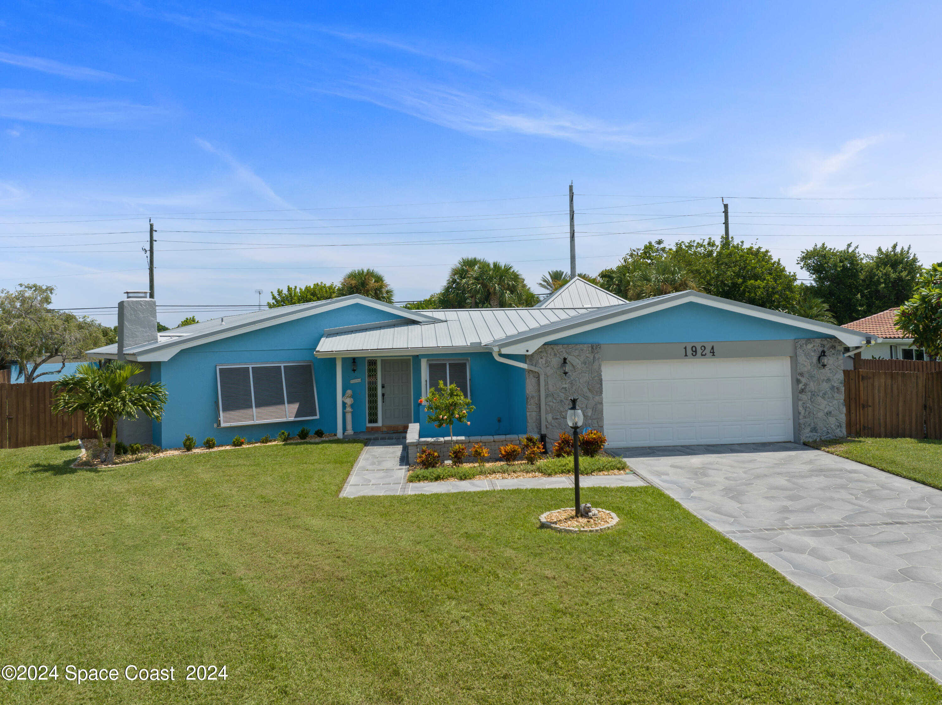 photo 2: 1924 Shore View Drive, Indialantic FL 32903