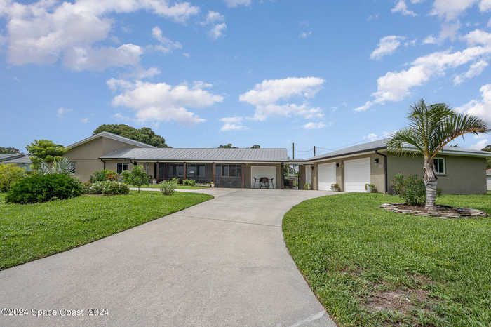 photo 2: 832 Indian River Drive, Melbourne FL 32935