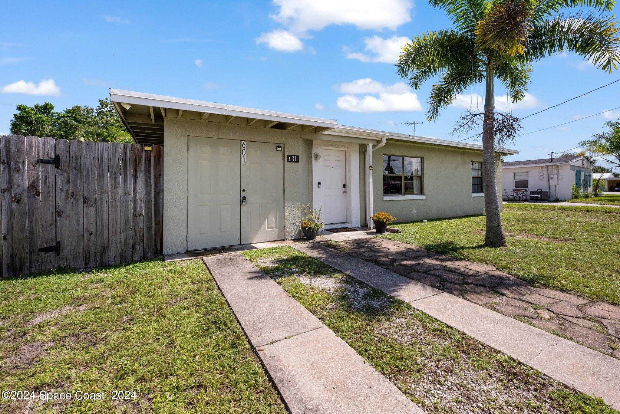 photo 2: 601 Gardenia Drive, Melbourne FL 32901