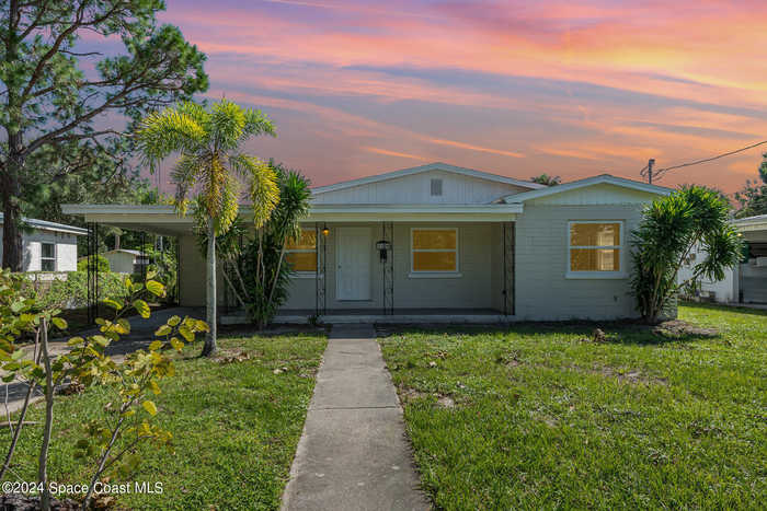 photo 1: 1609 Pine Street, Melbourne FL 32901