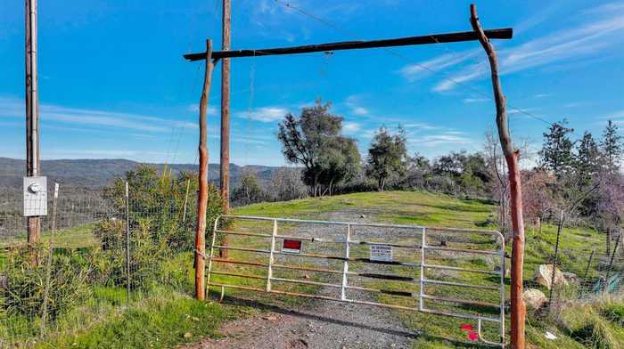 photo 1: 10263 Ham Luddy, Mountain Ranch CA 95246