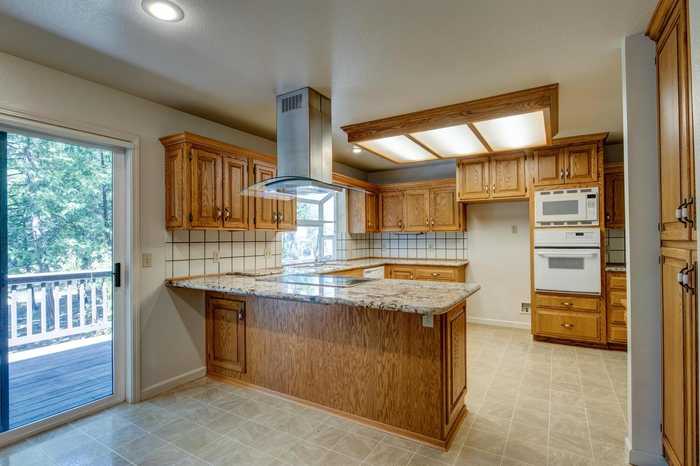 photo 2: 18500 Pine Tree, Mountain Ranch CA 95246