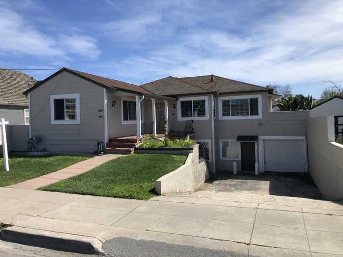 photo 1: 257 Clay ST, Salinas CA 93901