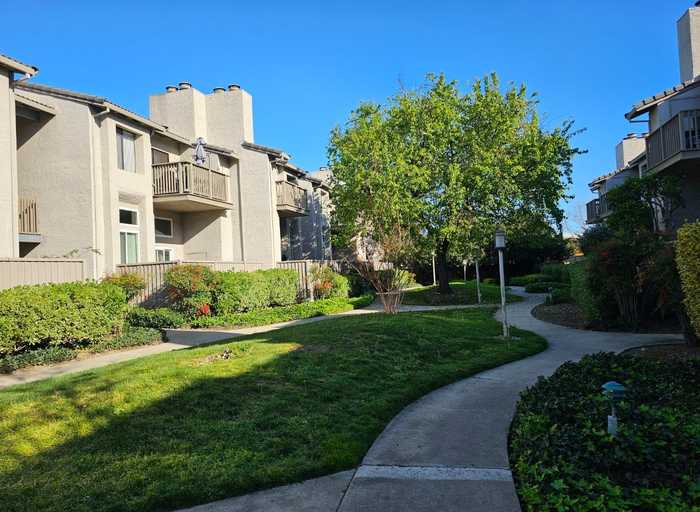 photo 1: 2290 Sun Glory LN B, San Jose CA 95124