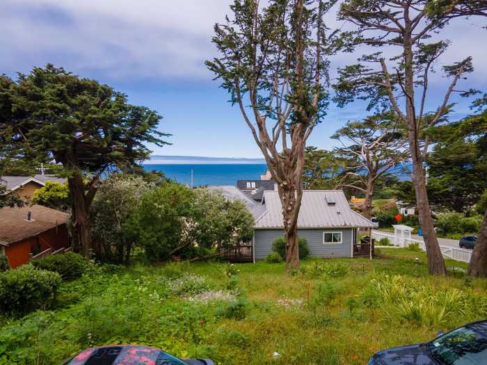 photo 1: 0 10th ST, MONTARA CA 94037