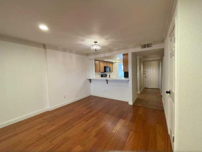 photo 2: 1087 SUMMERAIN CT, SAN JOSE CA 95122