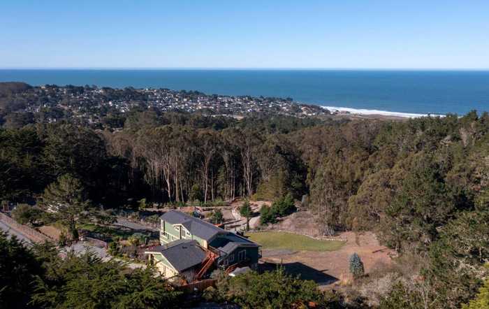 photo 1: 770 Alta Vista RD, MONTARA CA 94037