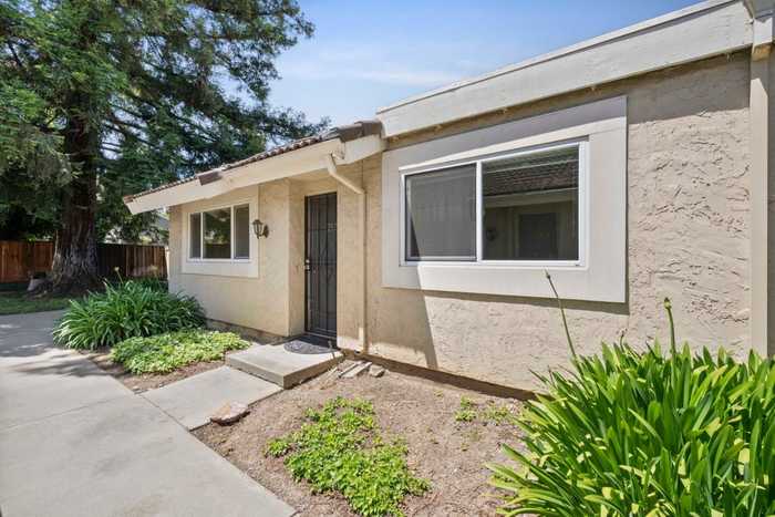 photo 2: 212 Truckee LN, SAN JOSE CA 95136