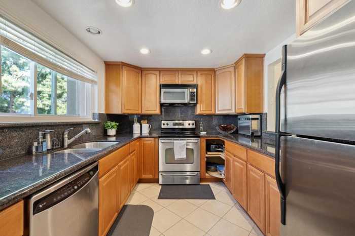 photo 1: 10 E Court LN, FOSTER CITY CA 94404