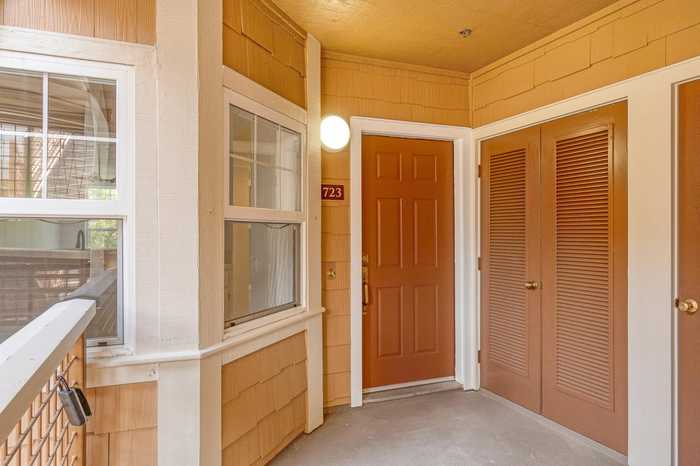 photo 2: 723 Swallowtail CT, BRISBANE CA 94005