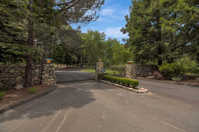 photo 1: 17 Sleepy Hollow DR, CARMEL VALLEY CA 93924