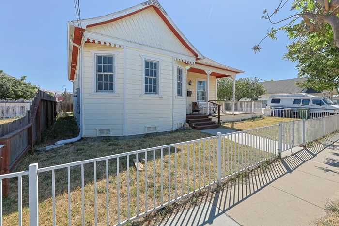 photo 2: 615 Monterey ST, SOLEDAD CA 93960