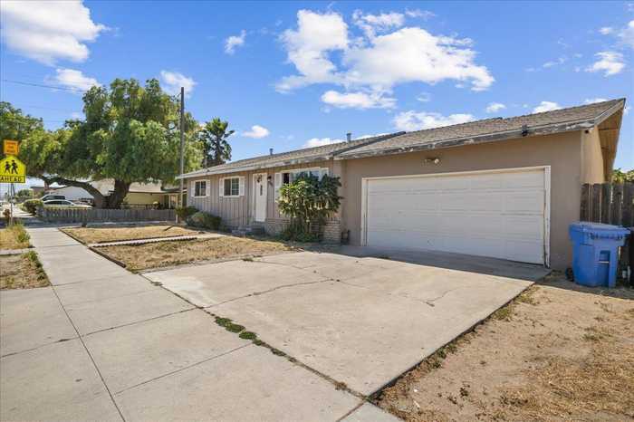 photo 1: 1010 Elm AVE, GREENFIELD CA 93927