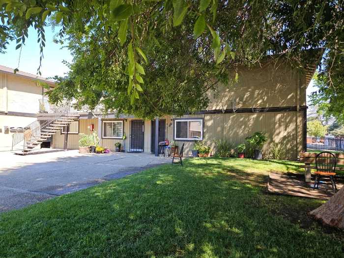 photo 1: 7487 Rogers LN, GILROY CA 95020