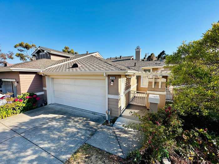 photo 1: 123 Kestrel CT, Brisbane CA 94005