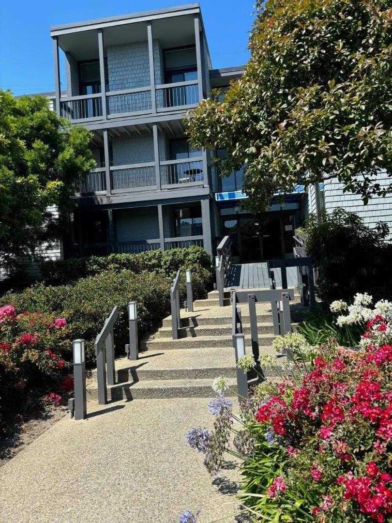 photo 1: 615 Port DR 105, SAN MATEO CA 94404