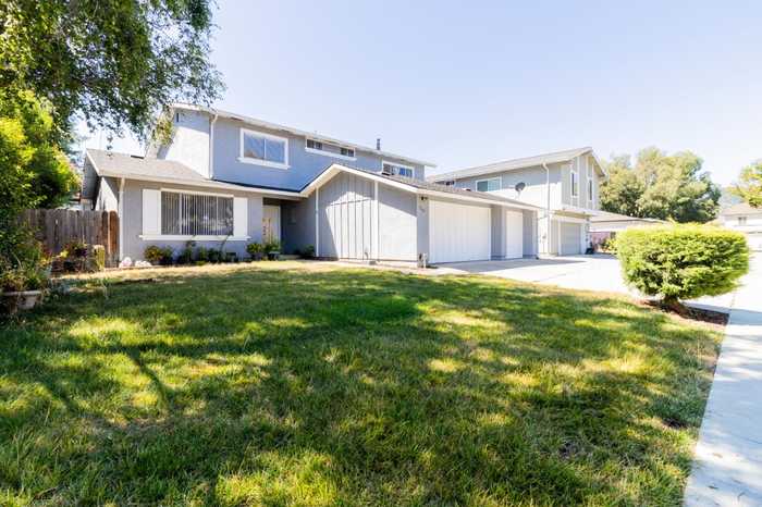 photo 1: 760 W 9th ST, GILROY CA 95020