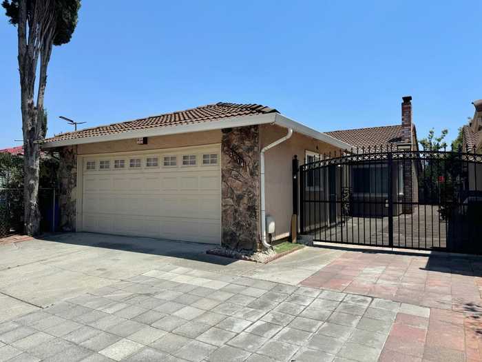 photo 2: 2114 Nottoway AVE, SAN JOSE CA 95116